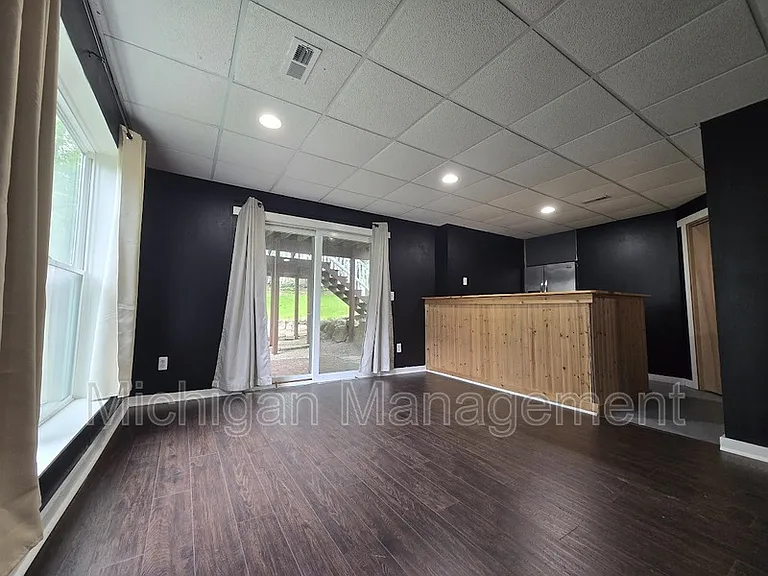 684 Glenlivet St — Photo 34