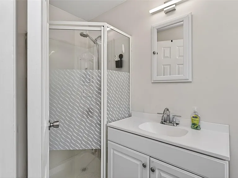 1399 Creek St — Photo 39