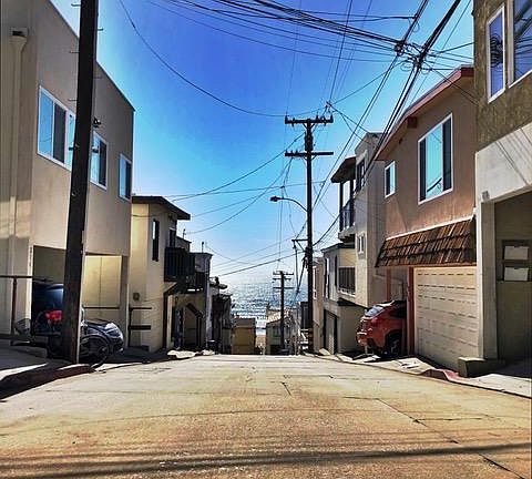 2nd image of 219 Kelp St