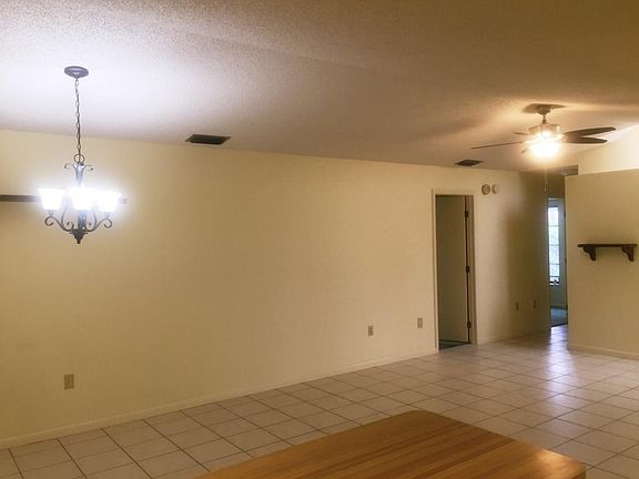 breakfast nook, breakfast bar and family room area