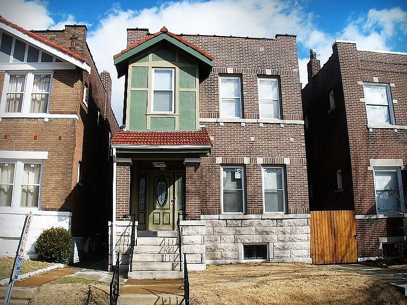 1st image of 2905 Sidney St