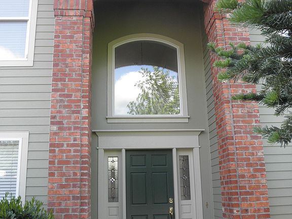 2nd image of 635 NW Datewood Dr