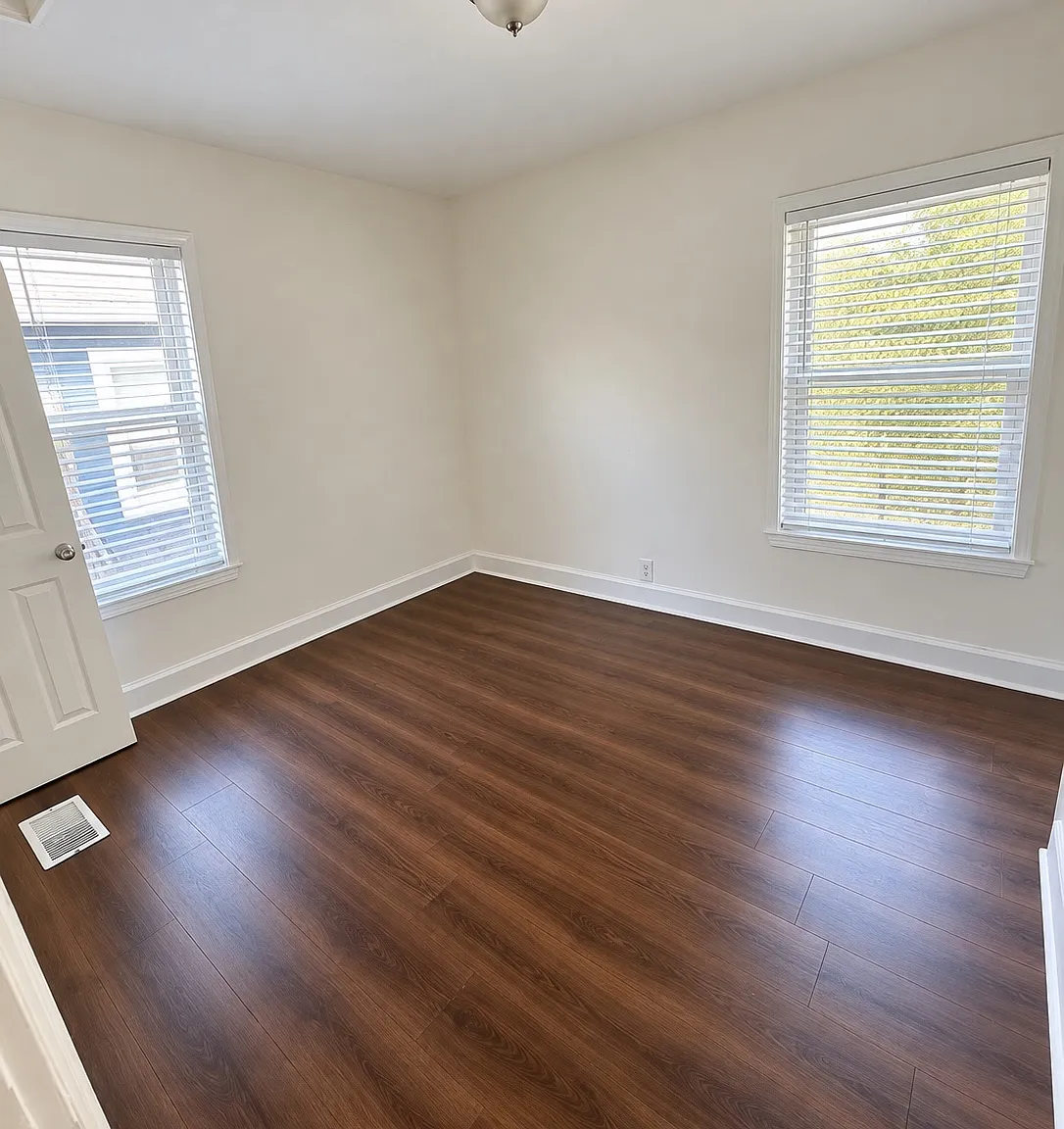 2 bed, 900 sqft, $1,100 — Photo 2