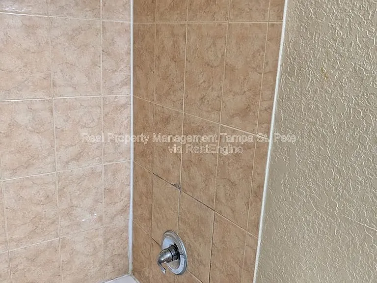 8429 N 39th St #3 — Photo 15