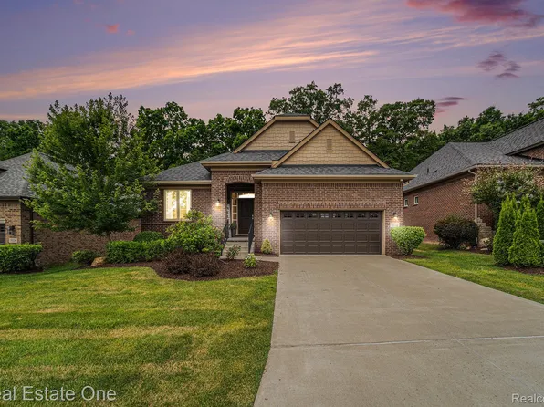 5524 Woodfall Rd, Clarkston, MI 48348