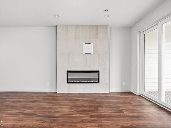 3rd image of 17447 Carrier Dr