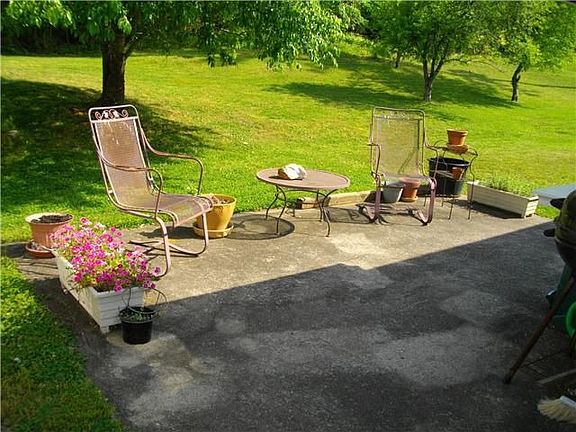 4th image of 1320 Shady Lawn Dr