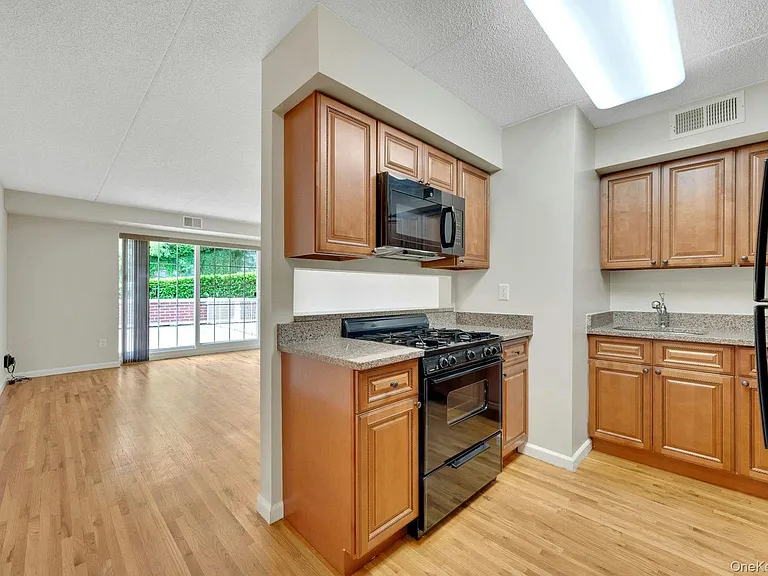 70 Lime Kiln Rd #2H — Photo 5