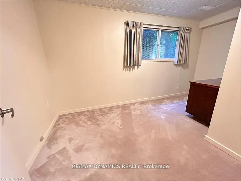 32 Mississauga Rd #LOWER — Photo 11