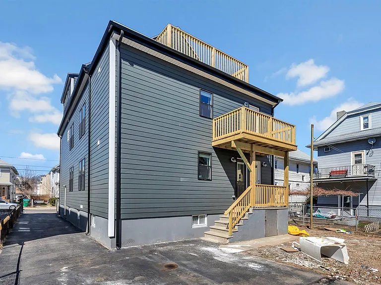 45 Wright Ave — Photo 25