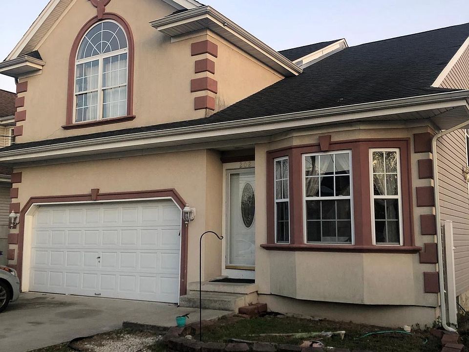 2nd image of 202 Progress St