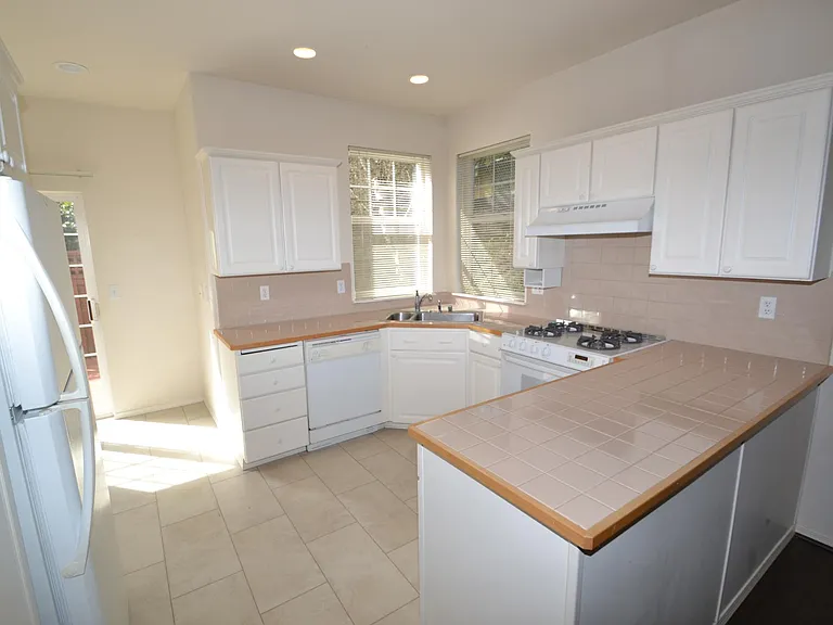 9818 NE 130th Pl — Photo 5