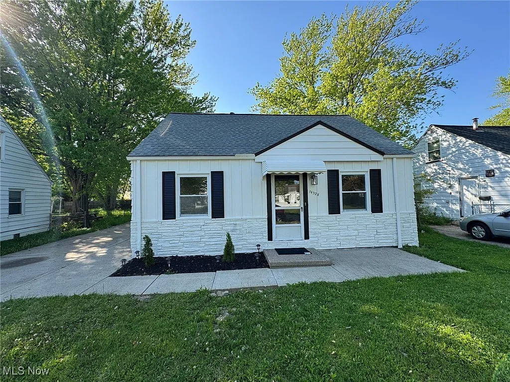 14328 Elsetta Ave photo 1