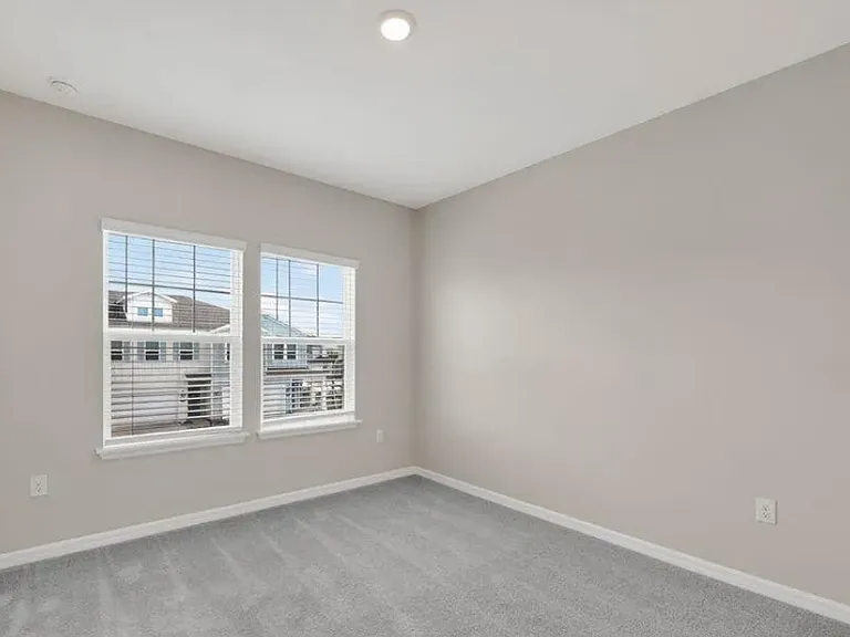 394 Cherry Elm Dr — Photo 2