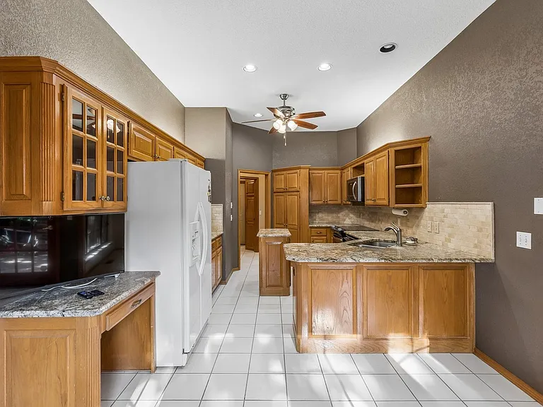 1820 Chelsea Dr — Photo 9