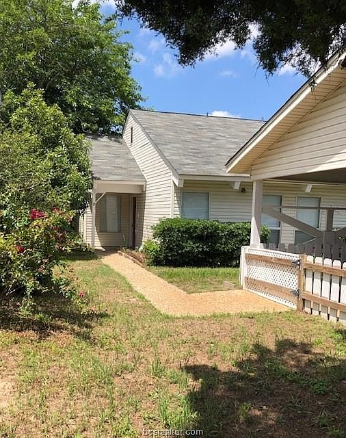 1st image of 17 Patio Dr