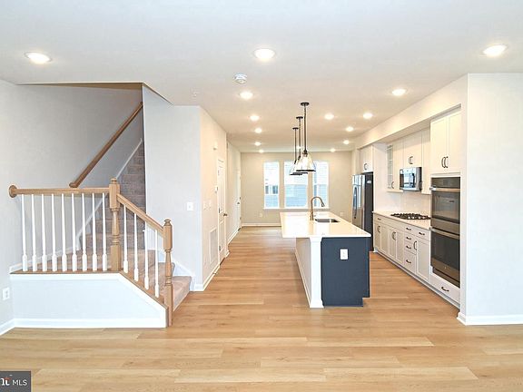 5th image of 402 Matlock Ln