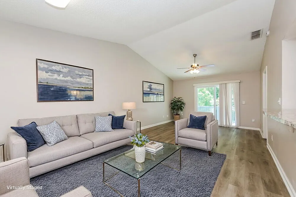 3 bed, 2.0 bath, 1281 sqft, $1,705 — Photo 4