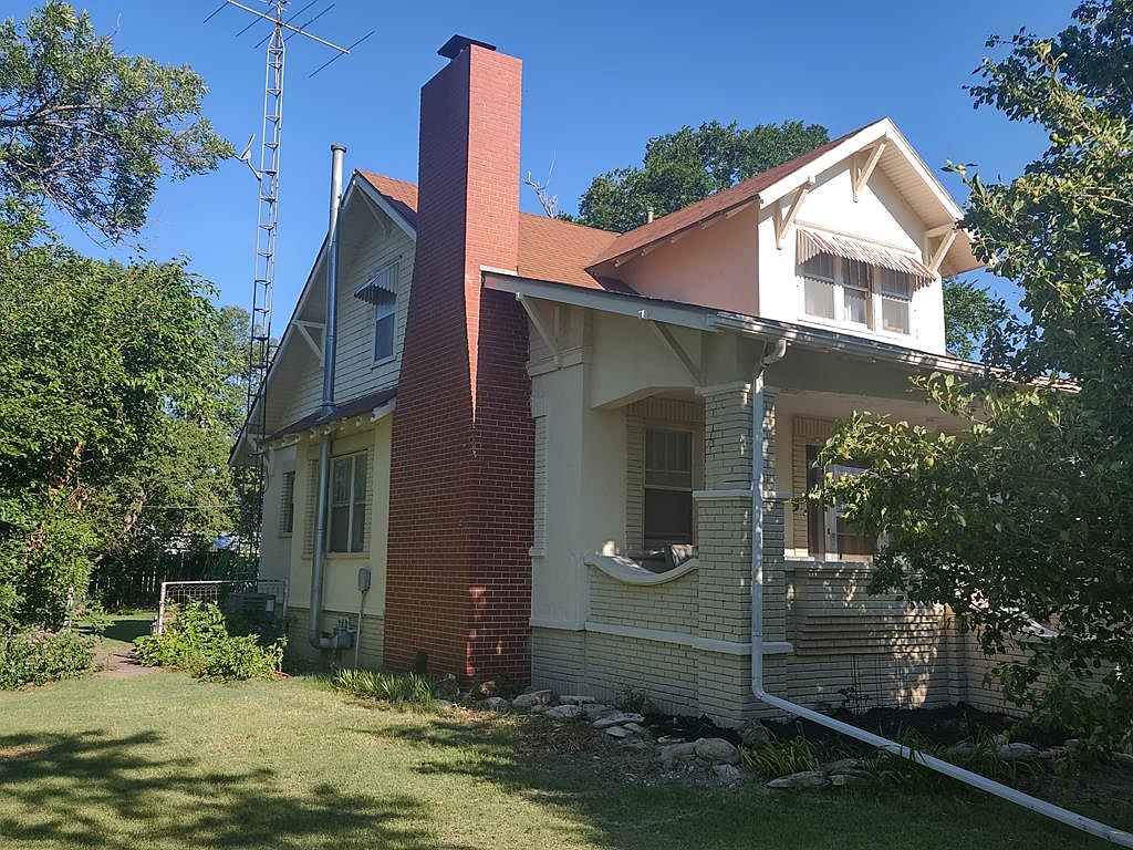 1720 N Main St, Russell, KS 67665 Zillow