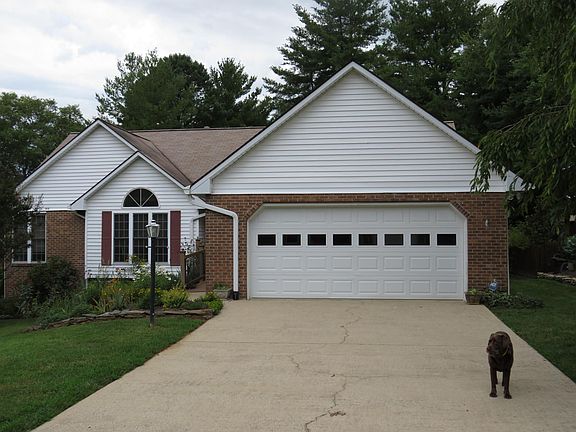 3 Creekside Court. The chocolate lab is not for rent!!!