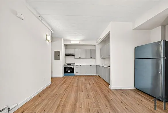 1824 Anthony Ave #4-09 — Photo 4