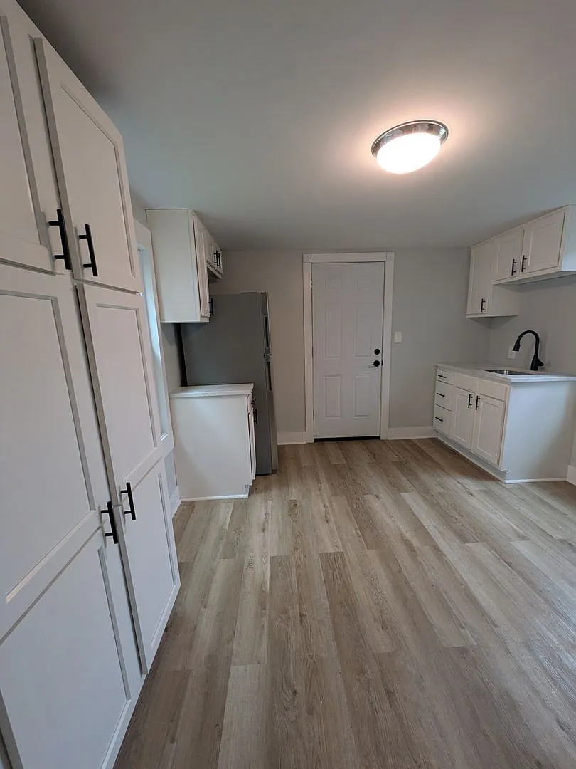 Beautifully renovated 3 bedroom home in Swissvale — Photo 4