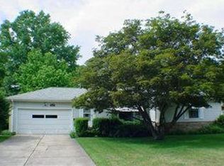 2117 Algonquin Rd, Euclid, OH 44117