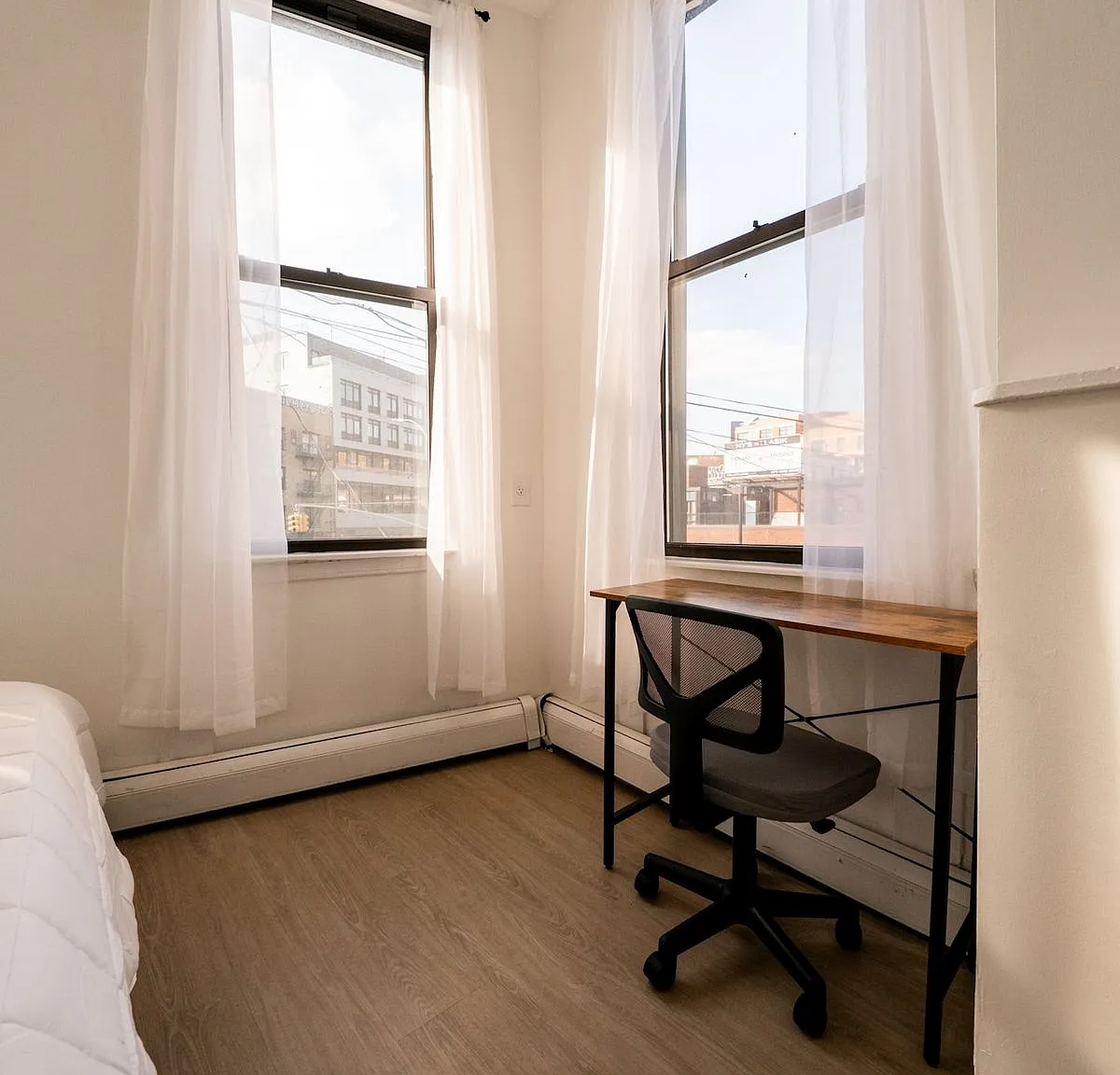 Queen bedroom in 2 bed/1 bath home in Bushwick #1807 B — Photo 2