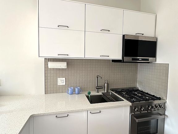 5th image of 87 Hicks St APT 2A