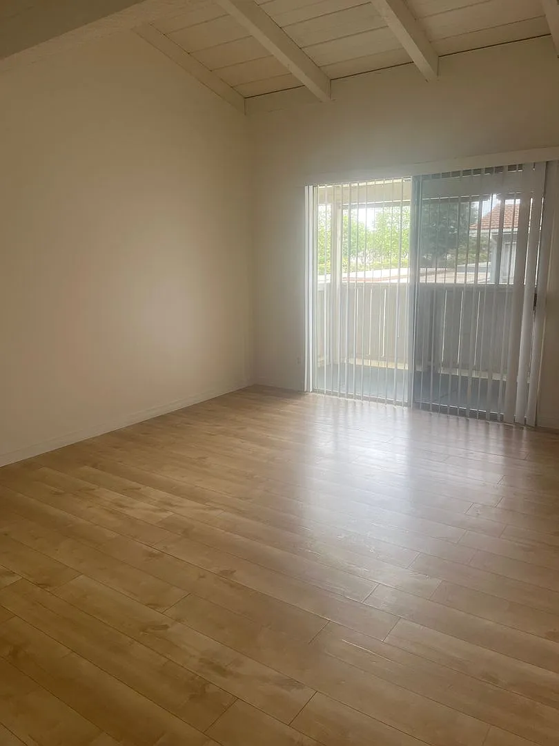 2 bedroom 1 bath unit - Ventura — Photo 4