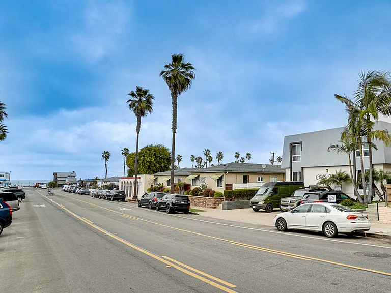 4736 Point Loma Ave — Photo 14