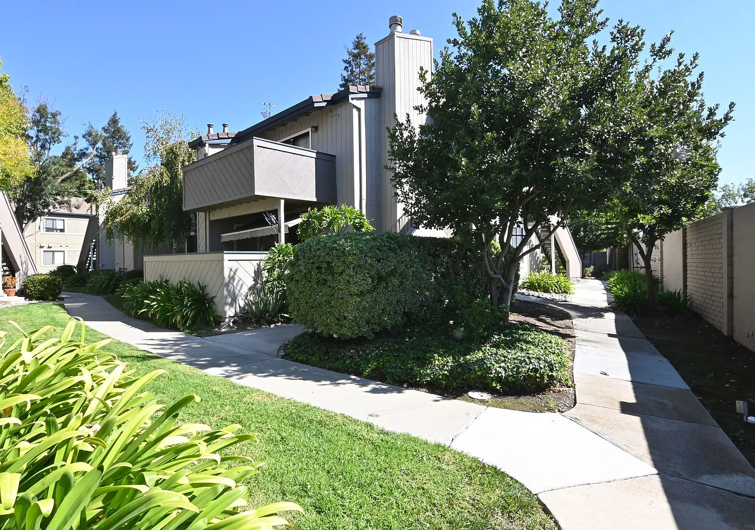 Charming 2BD/2BA Condo located in Beautiful Blossom Valley. — Photo 1
