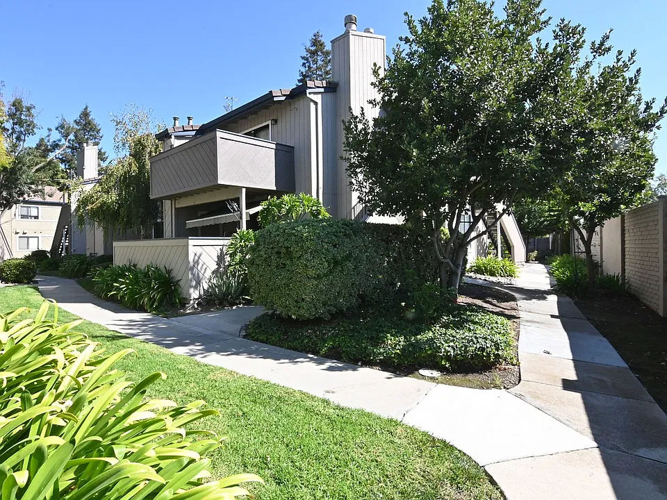 677 Yolo Ct