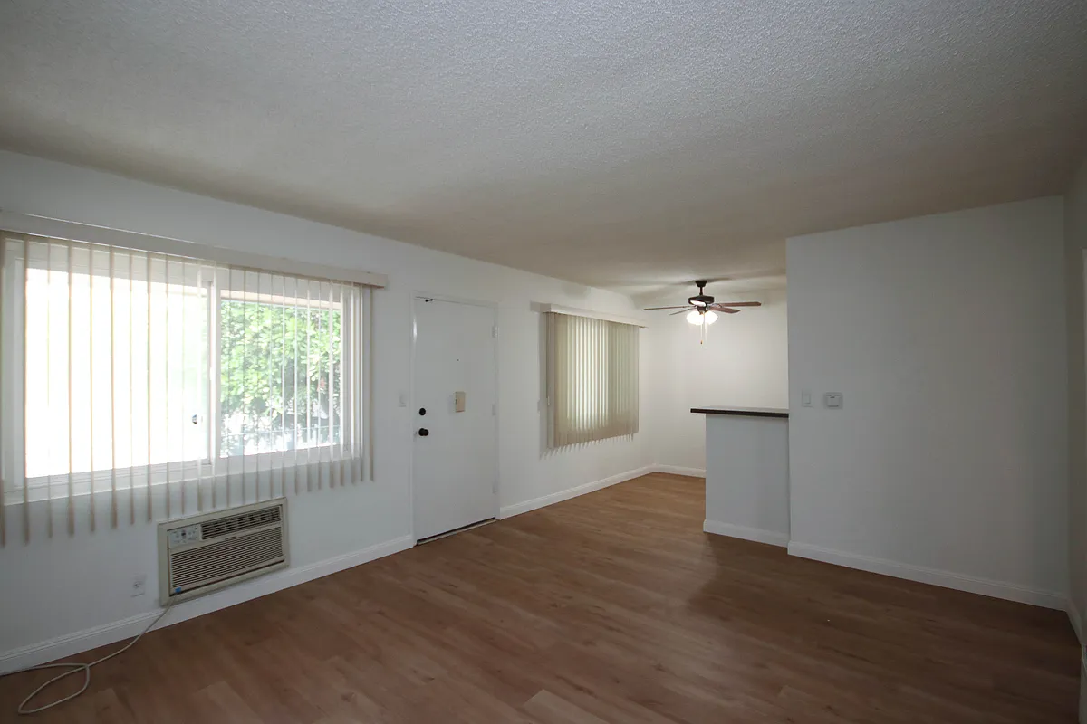 Building Photo - 304 N Garfield Ave #G