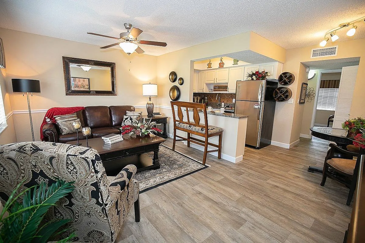2037 Phillippe Parkway in Safety Harbor, FL 34695 — Photo 3