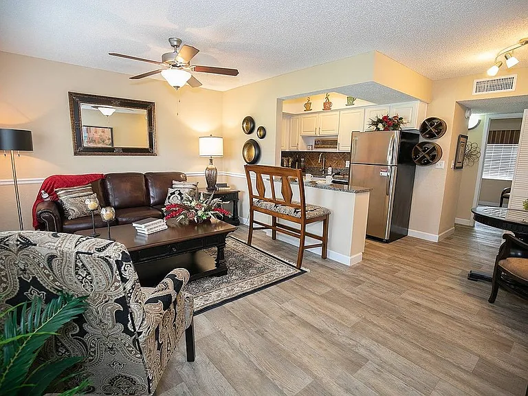 2037 Phillippe Pkwy — Photo 3