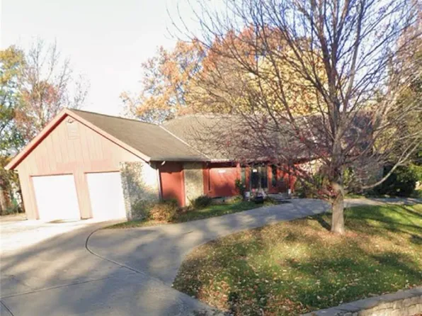 12325 Pinehurst Dr, Kansas City, KS 66109