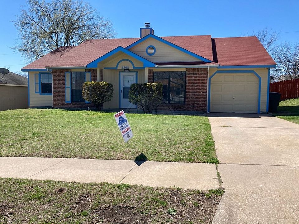 1st image of 2208 Hemlock Dr