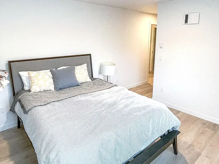 Edric Apartments — Photo 12