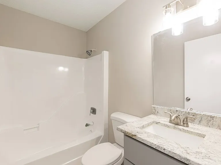 106 Warren St W — Photo 12