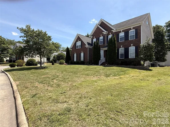 100 Drakeshire Ct, Morrisville, NC 27560