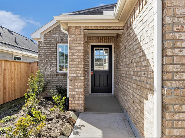 672 Roaring Falls Dr, Willis, TX 77378