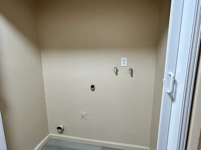 1424 Sylvan Ave — Photo 23