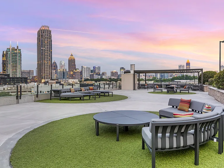 Radius West Midtown — Photo 10
