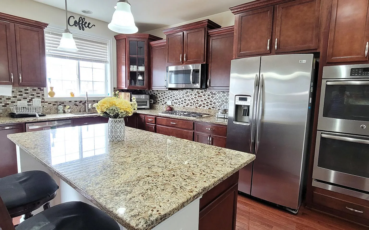 4 bed, 3.5 bath, 2200 sqft, $3,400 — Photo 4