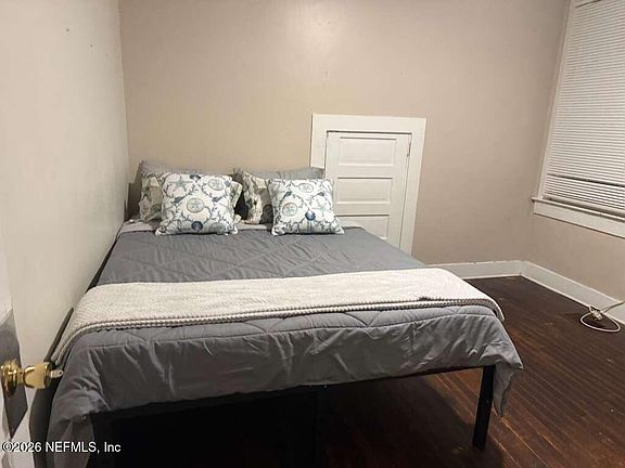 3rd image of 2204 MYRA Street