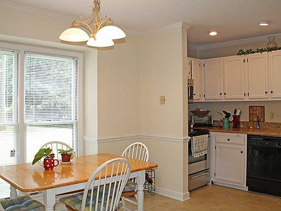 Kitchen/dining area.
