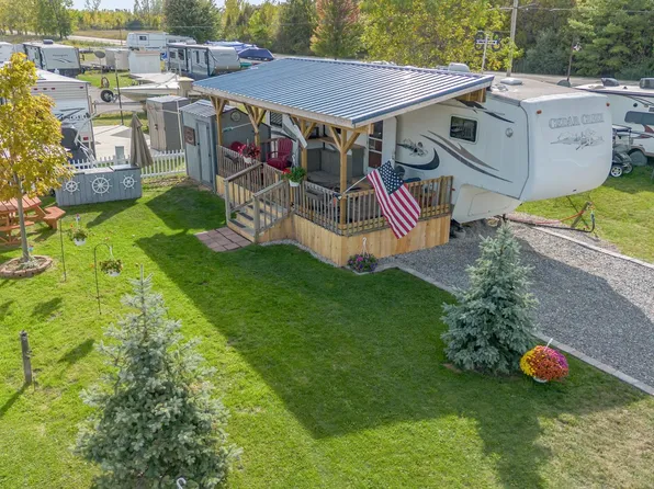 831 S Main St Unit 220, Au Gres, MI 48703