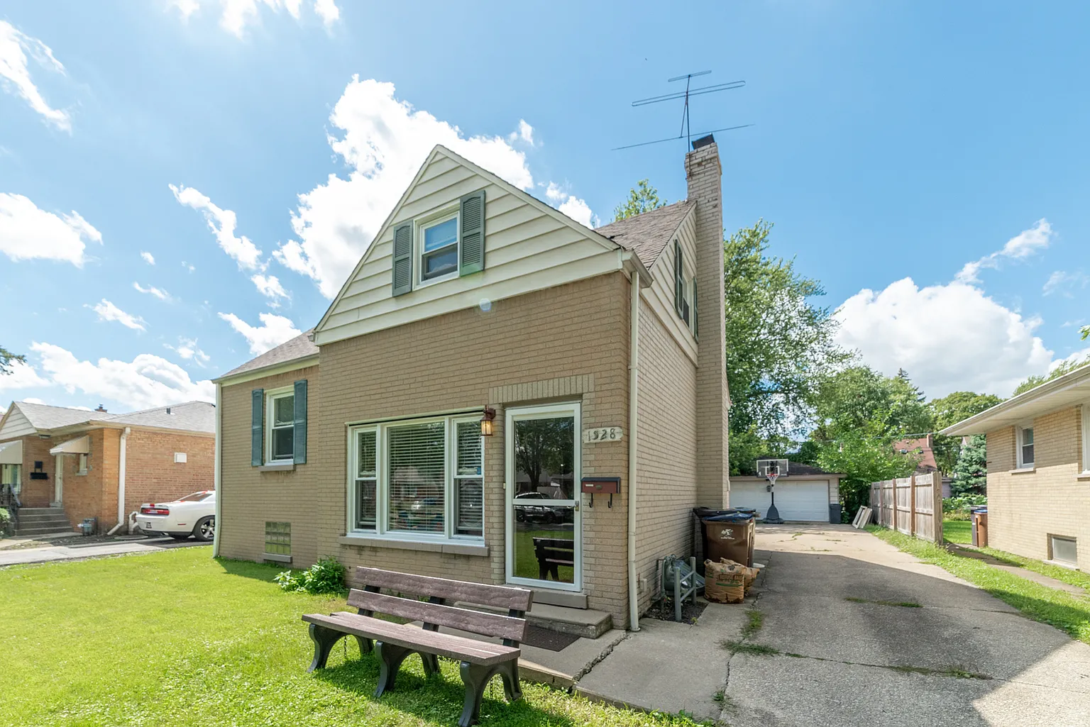 1528 Morris Ave photo 1