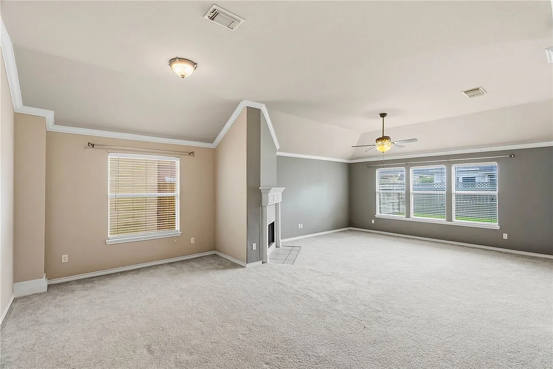 3 bed, 2.0 bath, 1785 sqft, $2,250 — Photo 4